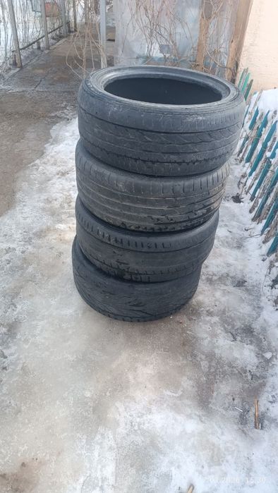 Продам шины 235/45/17