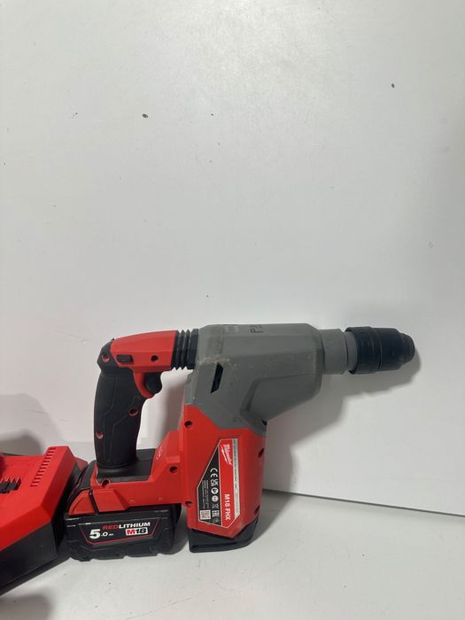 Set Milwaukee rotopercutor /fierastrau/multifunctionala/ M18 FUEL - FHX + FMT + Hackzall + 2 acumulatori + M18 DBSC