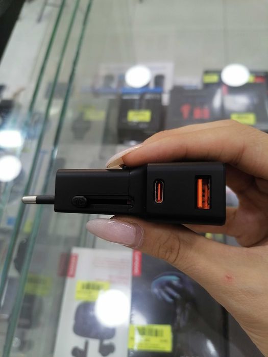 Тревел адаптер, универсальная зарядка 20w Yesido MC 17