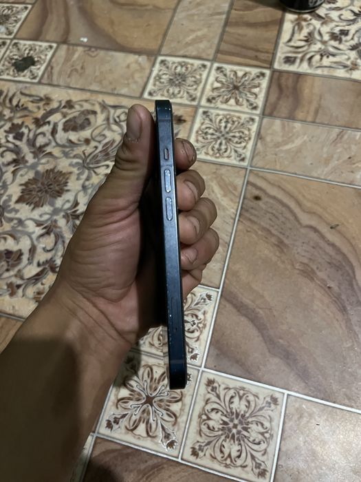 Продам телефон iPhone 13 в хорошем состоянии
