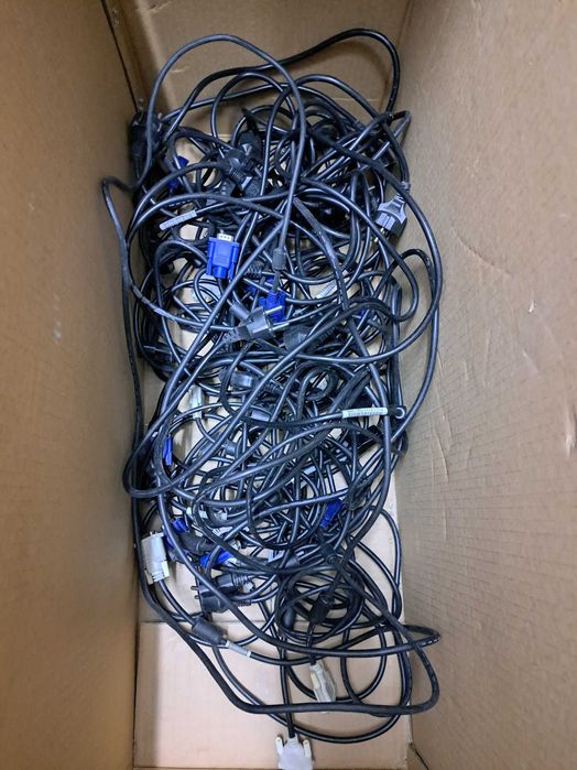 Пакет настолни компютри HP + монитори + периферия