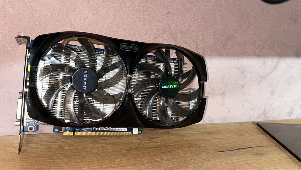 Видео карта AMD 7800 1gb ddr5
