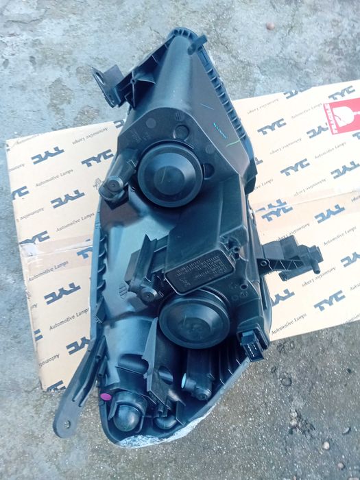 Фар Опел Зафира Б