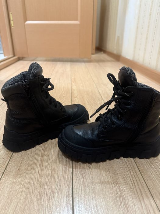 Продам ботинки  зимние для мальчика