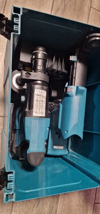Акумулаторен перфоратор MAKITA DHR243