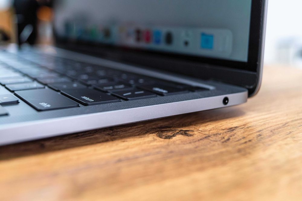 MacBook Pro 13 M2  8/256 GB  Магазин Red Geek