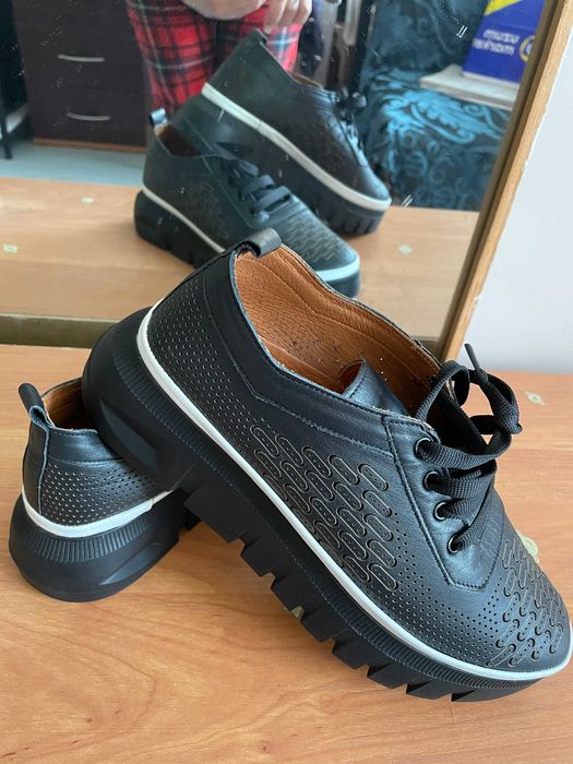 Женская обувь, кожаная 40 размер.