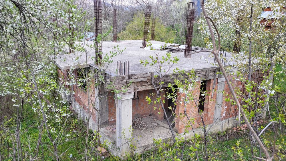 Teren intravilan cu vila in constructie strada Secariei nr.173  Comarnic judetul Prahova