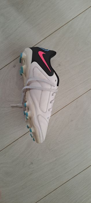 Футболни обувки NIKE номер 37.5