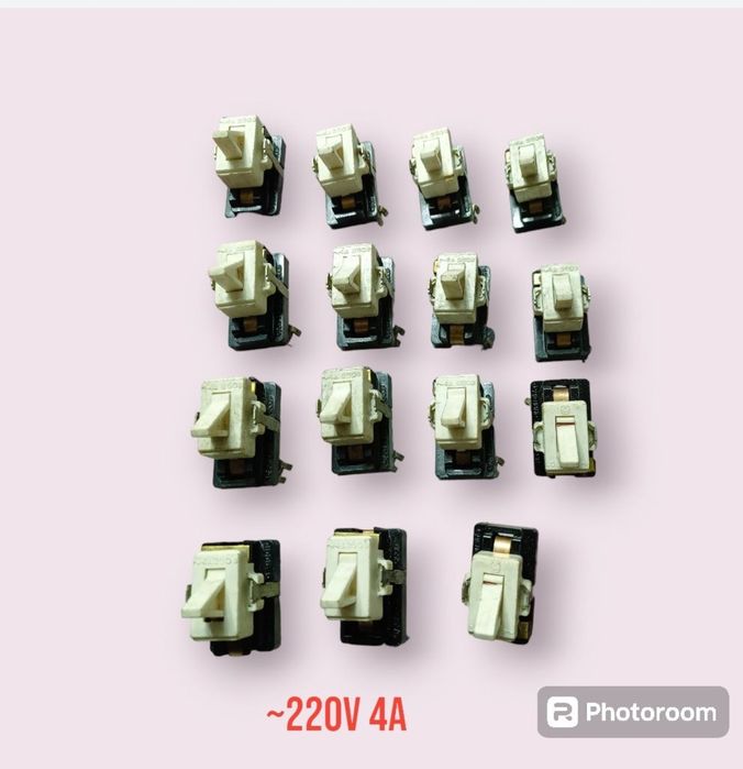 Различные кнопки и разъёмы