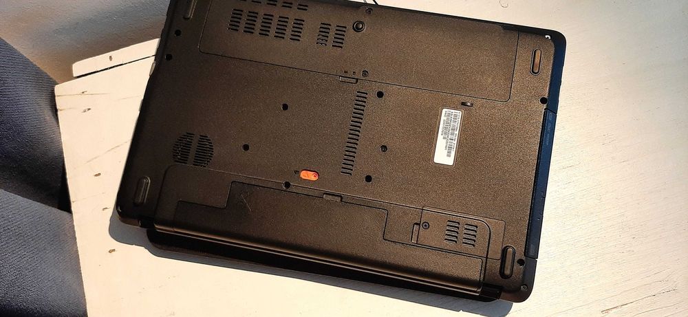 Acer Aspire E1-571G (i3 / NVIDIA GT 620M / 750GB) + Оригинално зарядно