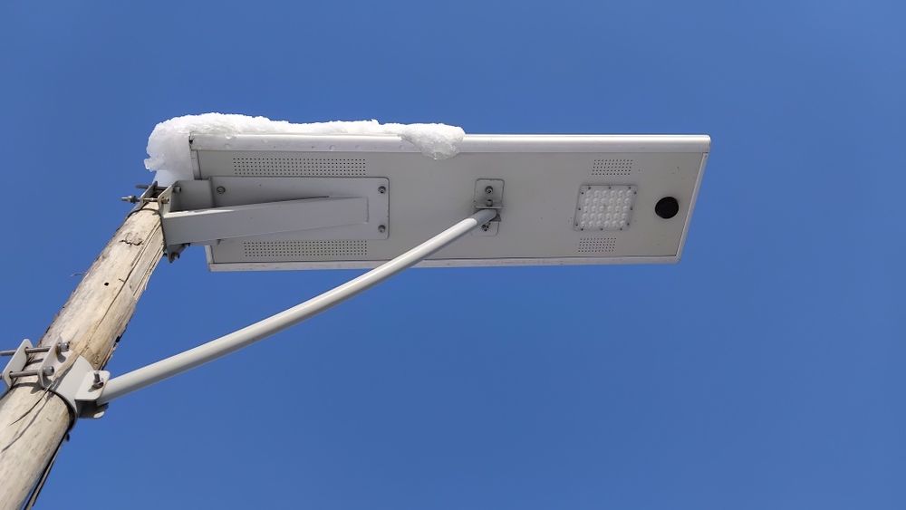 Прожектор сотилади.