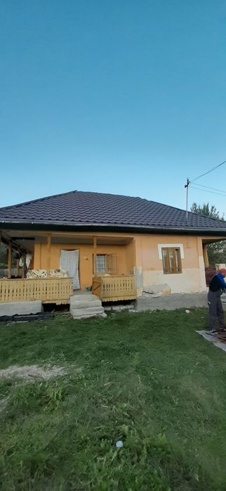 Executam acoperisuri de la A/z si reparații de urgenta