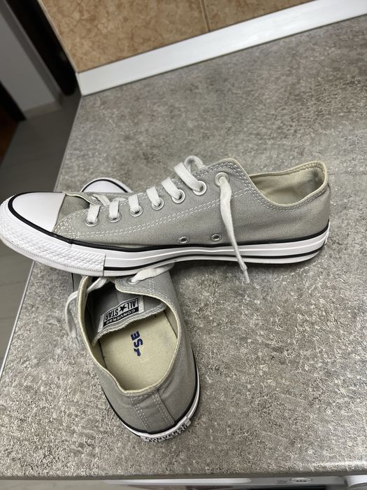 Vind tenisii in stare foarte buna