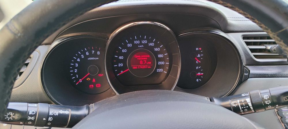Продам Kia Rio хэтчбек 2014г
