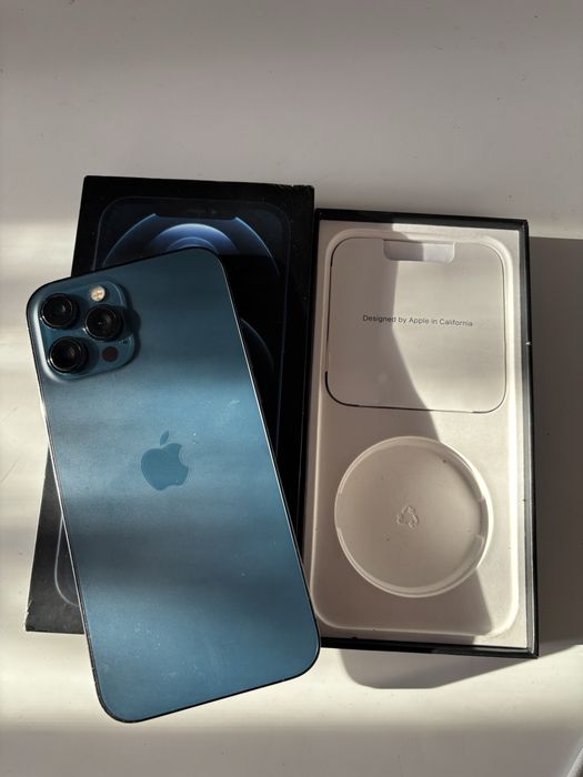 Продам айфон 12 про макс срочно