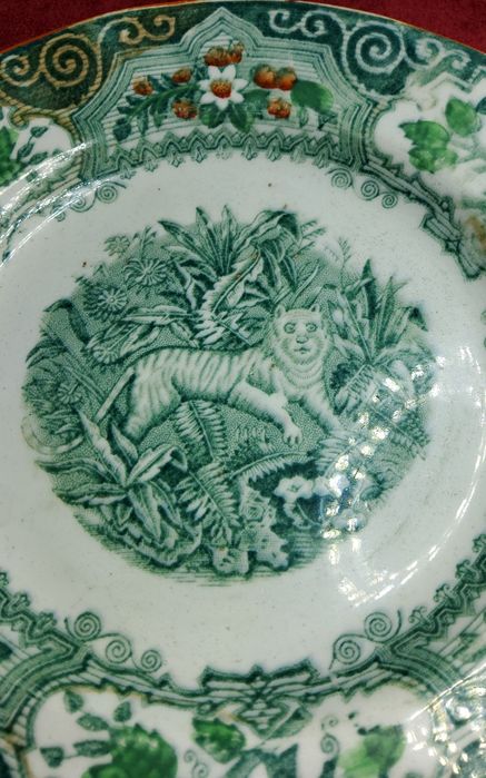 Фаянсовая тарелочка