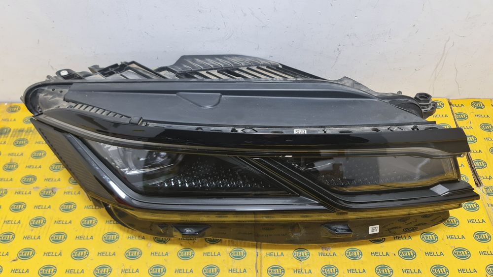 Far full led Matrix VW Touareg 3 7cr 760  R line negru black