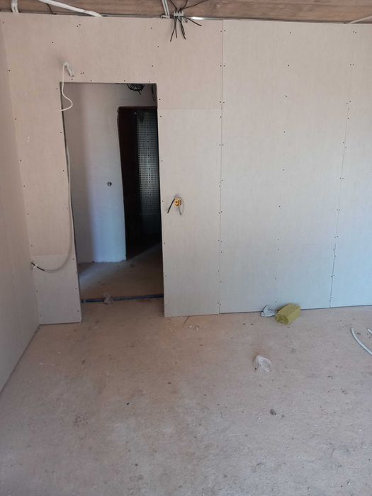 Три стаен апартамент с градинка