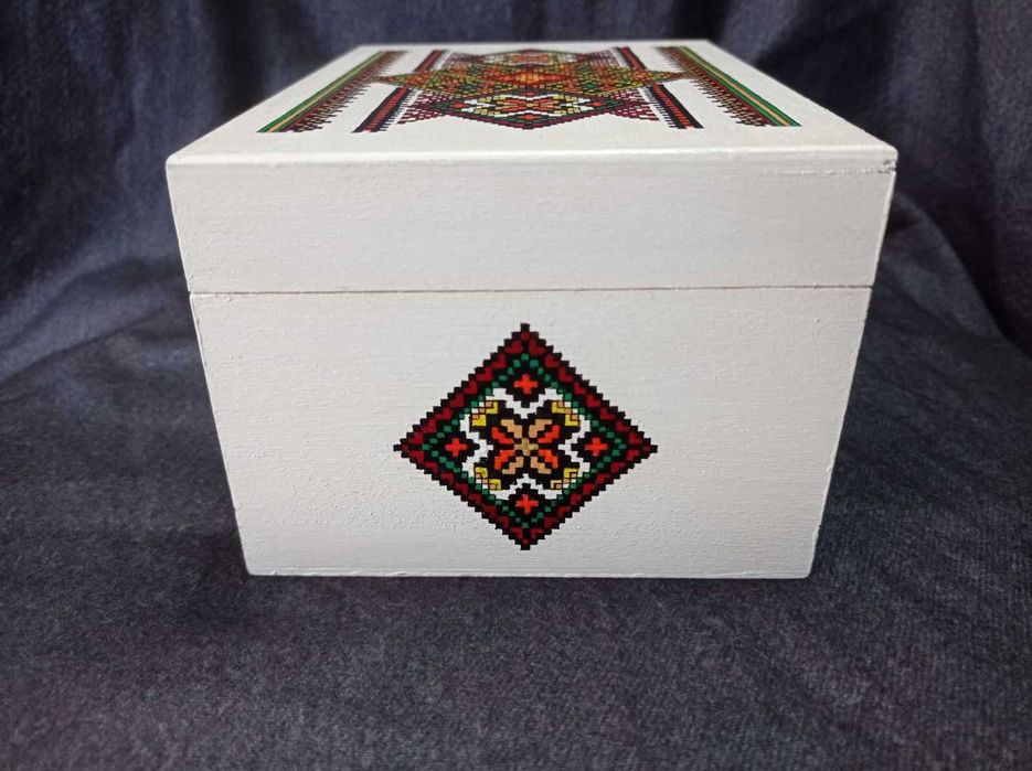 Кутия за бижута с български шевици - ръчна изработка