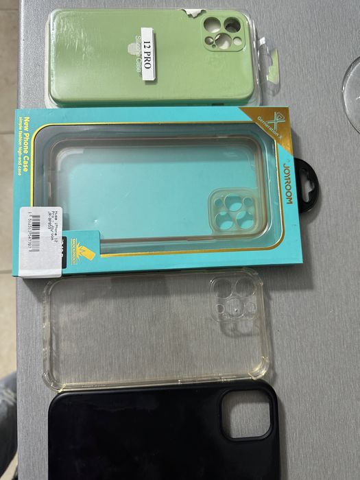 Cutie cu minim 15 huse iphone