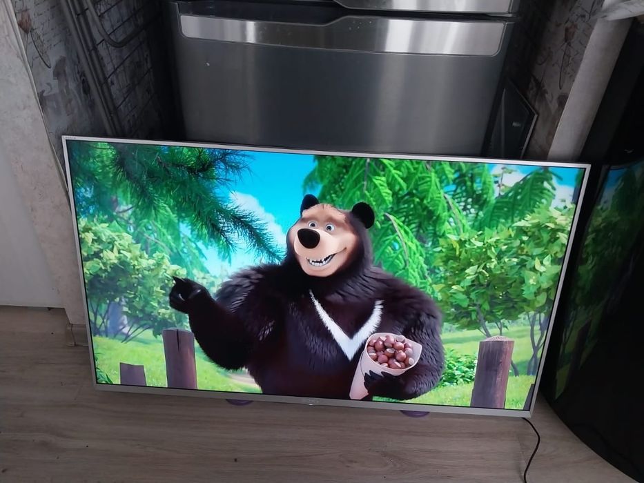 Смарт телевизор Sony 109см. С кронштейном.