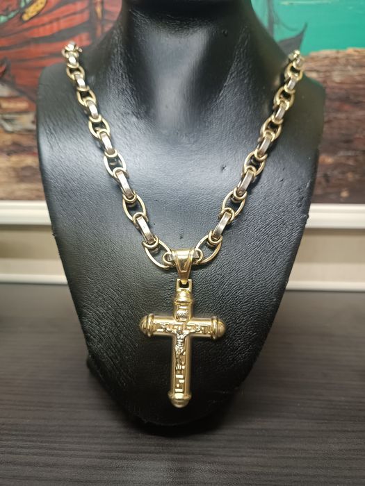 Златен ланец с кръст