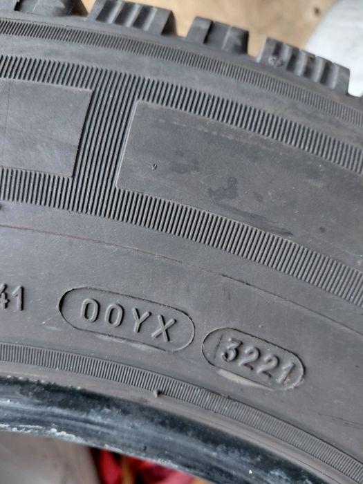 235/65/16С" Michelin 2бр.гуми