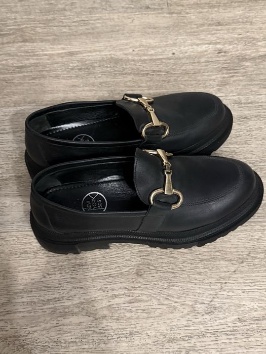 Продам лоферы женские