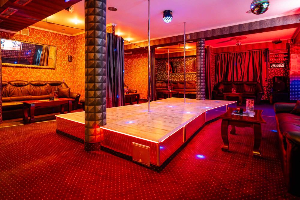 Vand afacere club de noapte