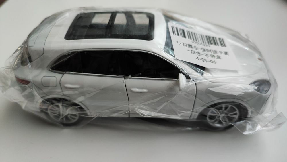 Macheta auto Porsche Cayenne, metalica, scara 1:32