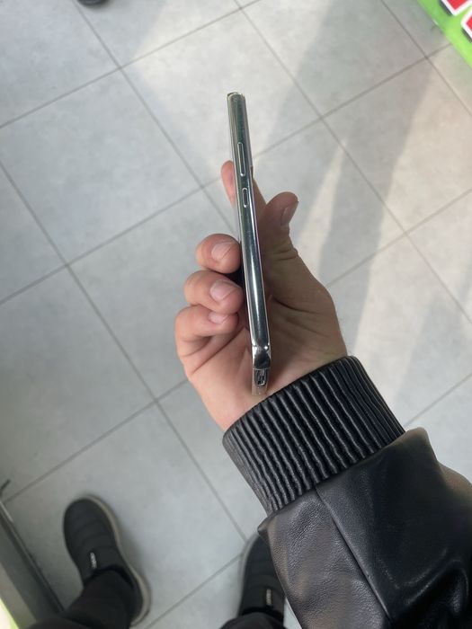 Samsung S22 5G smartfon