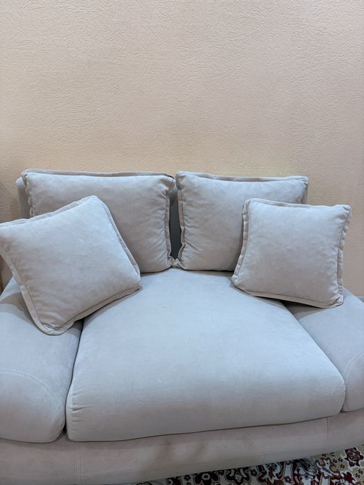 Нежно-розовой диван