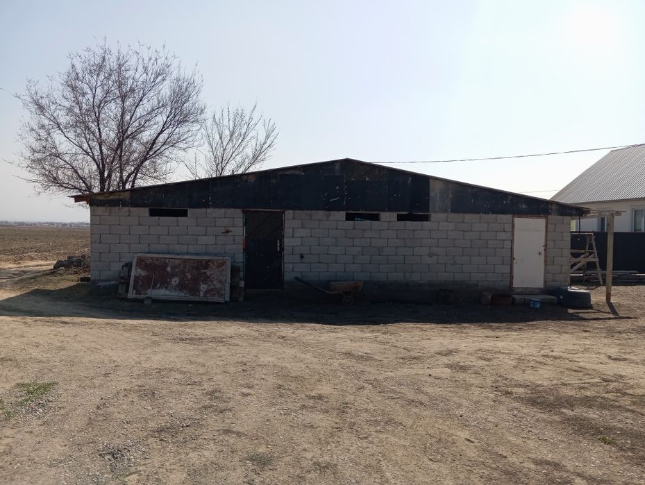 Үй сатылады жан жағы қоршалған