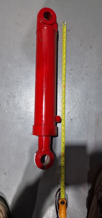 Cilindru hidraulic 810 mm Distanta între gauri tija 50 mm Diametru bol