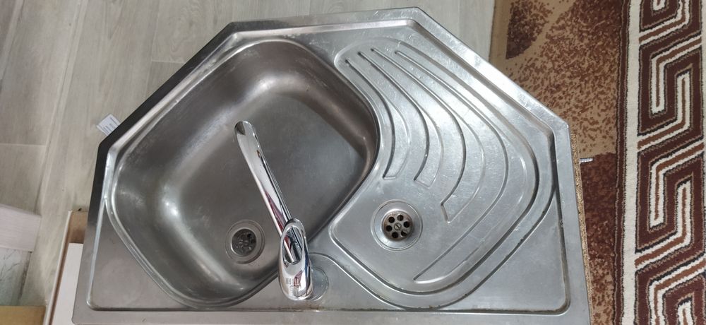Раковина нержавеющая.