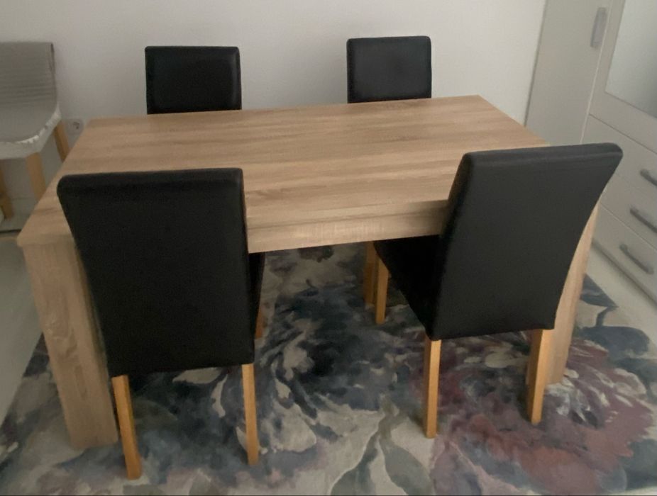 Комплект маса и столове