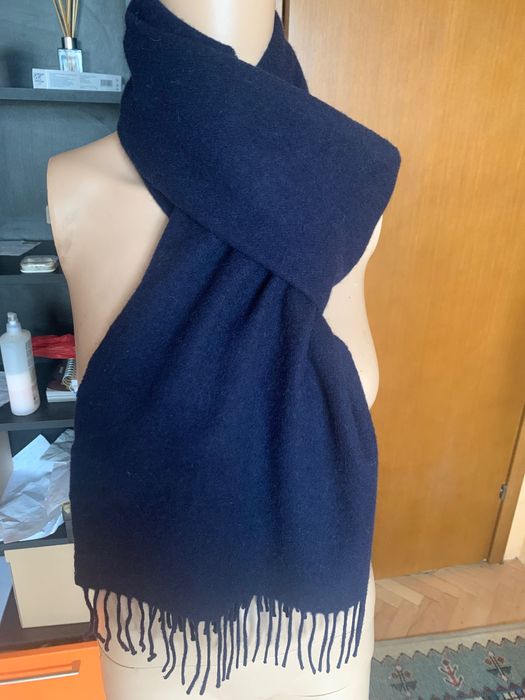 Тъмносин вълнен шал