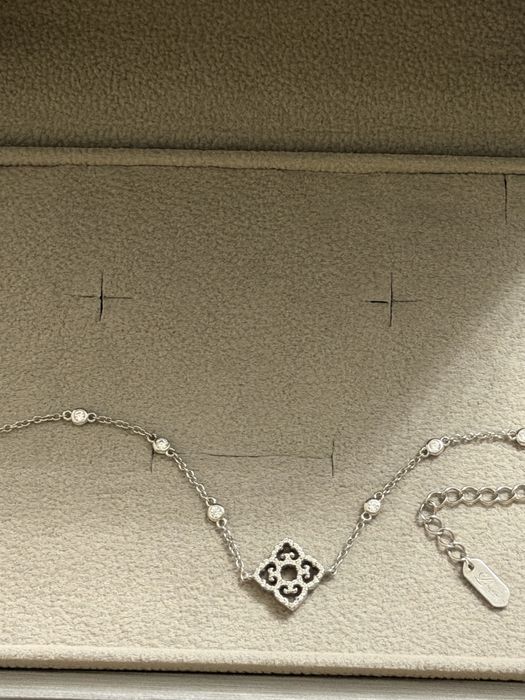 Браслет от бренда Laroush