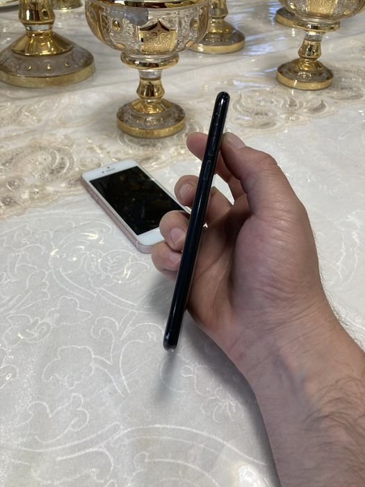 Iphone 7 128gb Jet Black ideal sotiladi. Holati zor