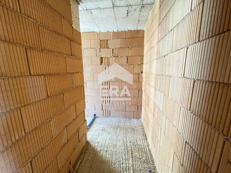 Продава се Двустаен апартамент в Варна, Виница - 61 кв.м за 1638 €/кв.м - Снимка #4