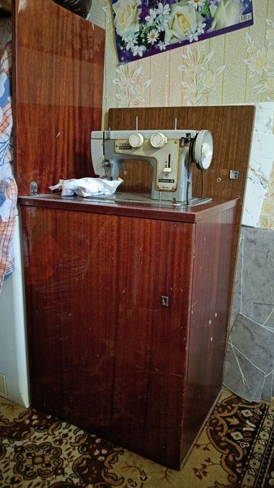 Продам швейную машину