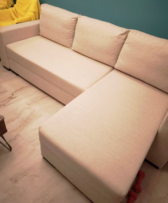 Предлагам разтегателен диван (текстилен), цвят екрю