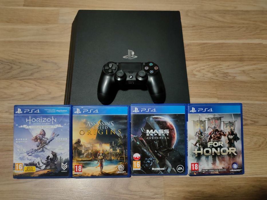 PlayStation 4 Pro 1TB + 4 игри + DualShock 4