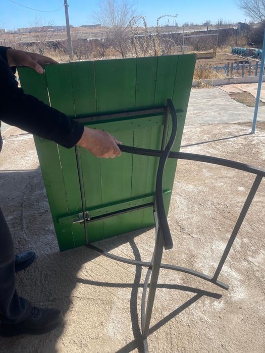 Стол со стульями