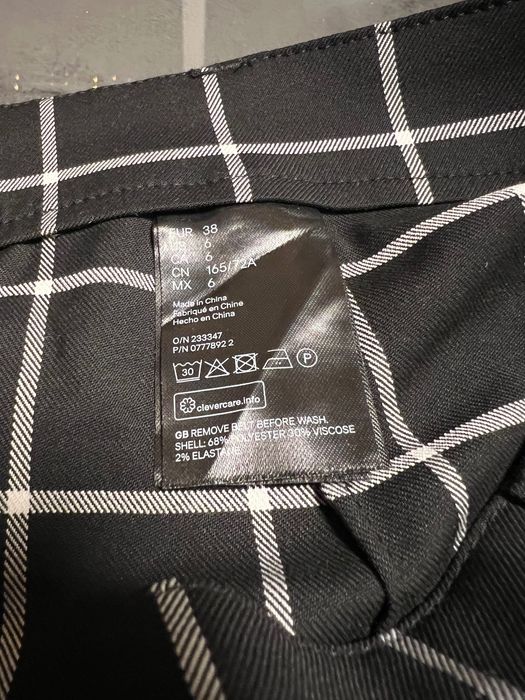 Дамска пола черна карирана