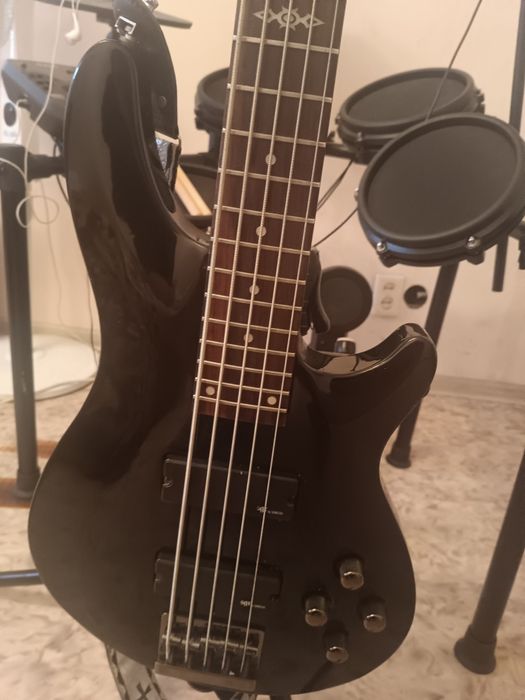 Гитара акустическая. Бас гитара. Барабаны.