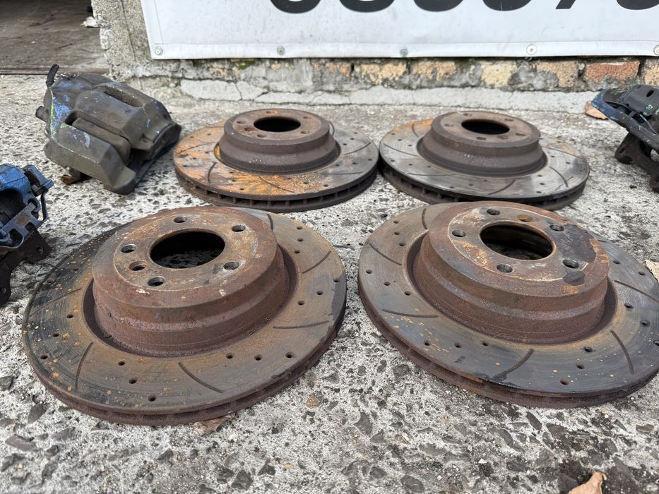 Вентилирани спирачни дискове с апарати от БМВ 3.5д/BMW 3.5d