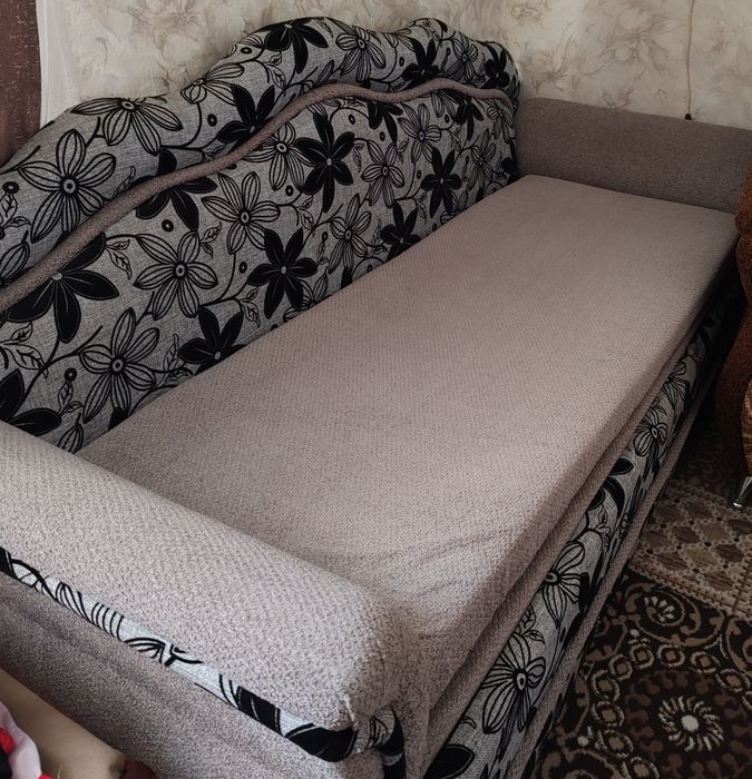 Продам диванчик б/ у в хорошем состоянии