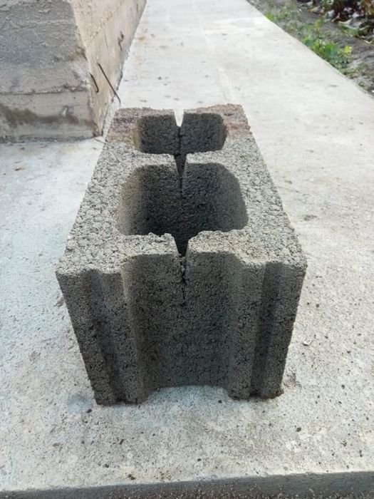 Кирпичи и трубы.